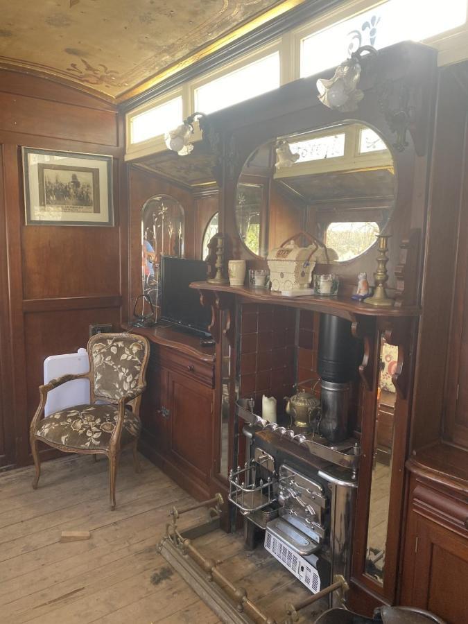 פלימות' Vintage Showman'S Wagon For Two Close To Beach מראה חיצוני תמונה